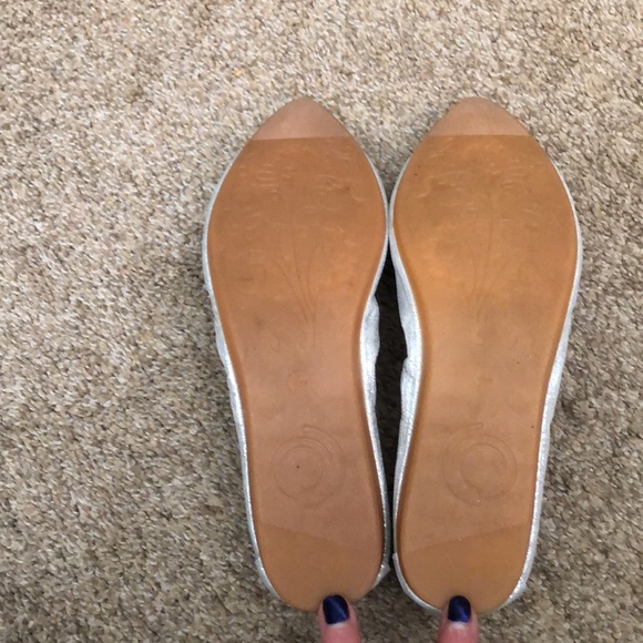 Guansitu foldable Silver Ballet Flats Size 9.5 - Picture 2 of 3